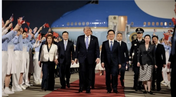 Trump llega a China para cumbre con Xi Jinping con Irán y guerra comercial como telón de fondo